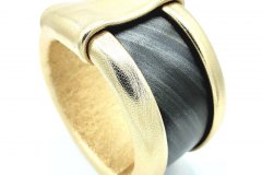 Texture Collection - Hand-painted leather bangle - Golden dark